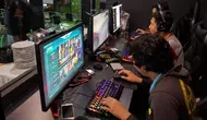 Beberapa gamer sedang bermain gim (Dewi Widya Ningrum/Liputan6.com)