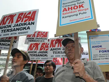 Sejumlah masa yang tergabung dalam Gerakan Lawan Ahok melakukan aksi unjuk rasa di depan Gedung Komisi Pemberantasan Korupsi (KPK), Jakarta, Senin (7/12). (Liputan6.com/Helmi Afandi)