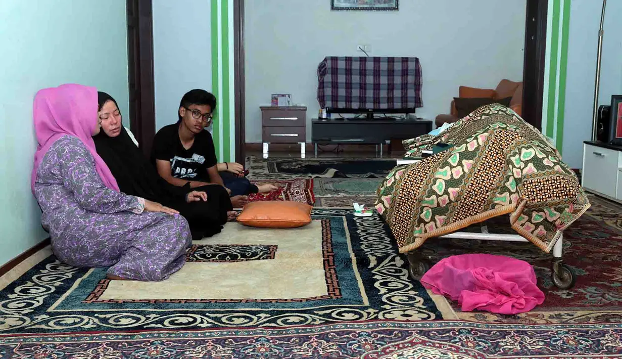 Dunia seni Indonesia kembali dirundung duka. Komedian Eko DJ hembuskan nafas terakhir pada Senin (27/3/2017), pukul 23.00 WIB di kediamannya, di Taman Malaka, Pondok Kelapa, Jakarta Timur. (Deki Prayoga/Bintang.com)