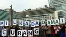 Kampanye ini dilakukan agar Pilkada putaran dua yang berlangsung diharapkan tidak ada kecurangan dikarenakan Pilkada DKI Jakarta menjadi contoh bagi kota - kota di Indonesia di Bundaran HI, Jakarta, Minggu (2/4). (Liputan6.com/Johan Tallo)