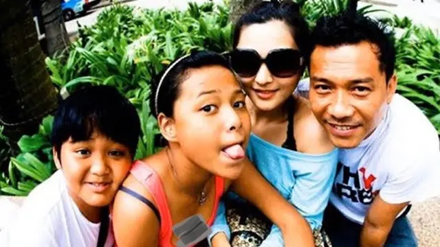 7 Potret Lawas Anang Hermansyah Bareng Aurel dan Azriel, Selalu Kompak