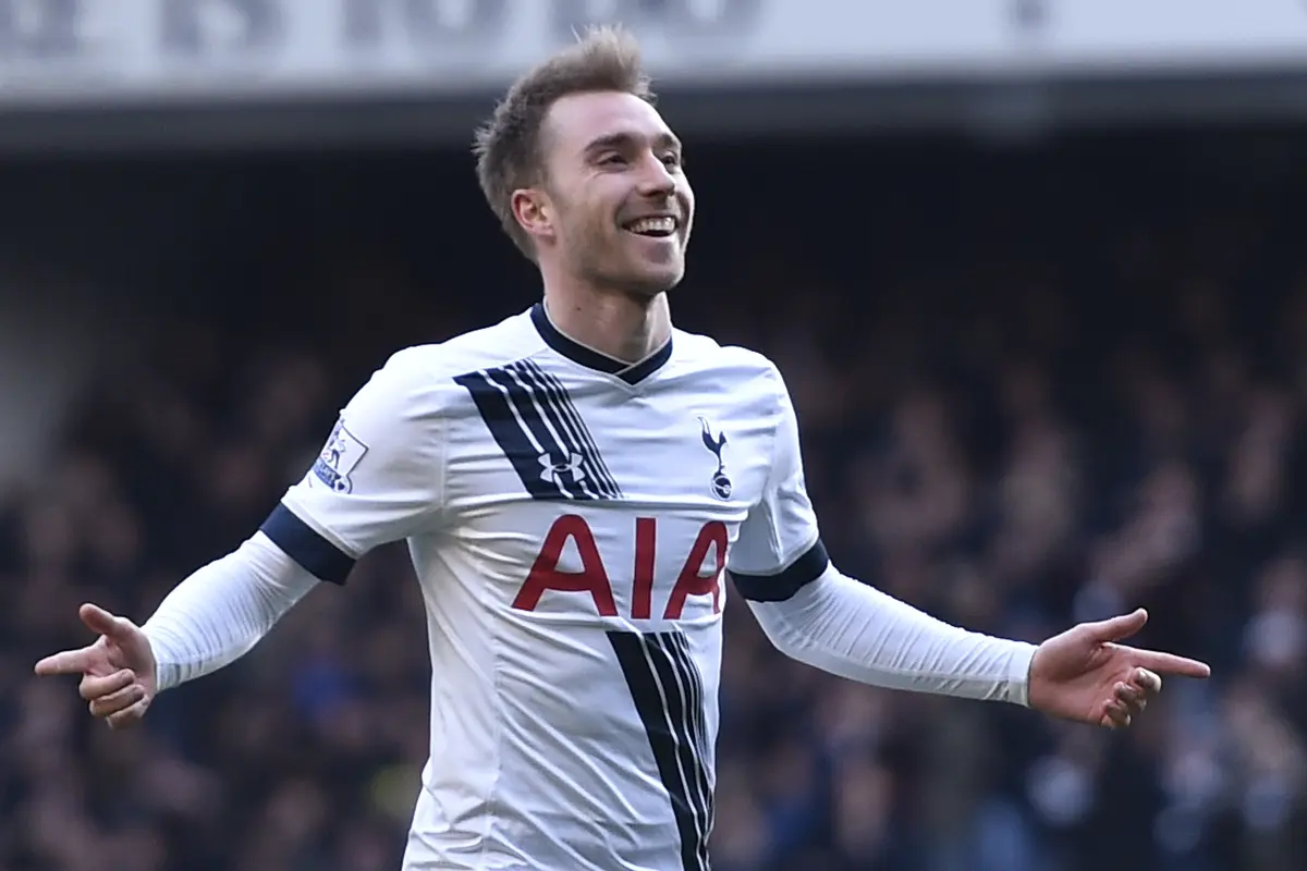 Tendangan Luar Biasa Eriksen Buat Kiper Tak Berdaya