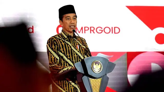 Presiden Jokowi Pakai Batik Motif Keris di Acara Hari Konstitusi dan HUT ke-78 MPR RI