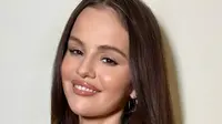 Inspirasi Menata Rambut Layer Panjang Era 90an ala Selena Gomez, Cocok untuk Wajah Bulat