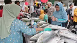 Pemerintah Provinsi Daerah Khusus Jakarta menggelar Festival Bandeng Rawa Belong sebagai ajang menyemarakkan perayaan Tahun Baru Imlek 2025. (Liputan6.com/Angga Yuniar)