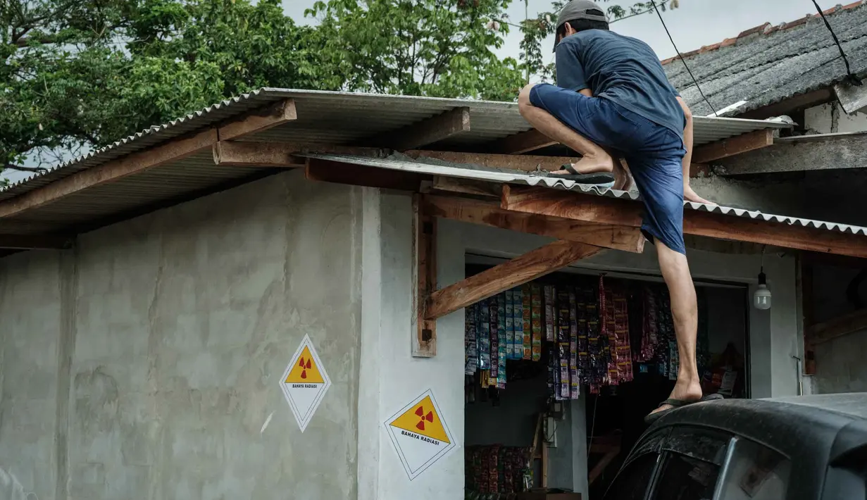 Sumber radiasi diduga berasal dari aktivitas pabrik peleburan limbah baja dan besi di kawasan tersebut. (Yasuyoshi CHIBA/AFP)