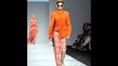 Kesan eksotis dari busana-busana pria karya Itang Yunasz dalam pagelaran Jakarta Fashion Week 2015 sangat kuat terasa, Minggu (2/11/2014). (Liputan6.com/Panji Diksana)