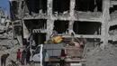 Untuk diketahui, berdasarkan kesepakatan tersebut, Hamas memiliki waktu hingga Senin (13/10/2025) pukul 12:00 waktu setempat untuk membebaskan semua sandera Israel—termasuk 20 orang yang diyakini masih hidup, dan 28 jasad dari sandera yang tewas. (AP Photo/Jehad Alshrafi)