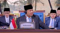 Presiden Prabowo Subianto saat berpidato dalam sesi khusus Konferensi Tingkat Tinggi (KTT) Ke-11 Developing Eight (D-8) di Istana Kepresidenan New Administrative Capital, Kairo, Mesir, Jumat (20/12/2024). (Foto: Pool Host D-8)