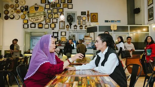 Krisdayanti dan Yenny Wahid. (Foto: Dok. Instagram @krisdayantilemos)