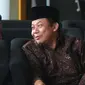 Wakil Ketua DPR Bidang Keuangan Taufik Kurniawan (kanan) berbincang saat tiba di Gedung KPK, Jakarta, Jumat (2/11). Taufik akan menjalani pemeriksaan oleh penyidik KPK. (Merdeka.com/Dwi Narwoko)