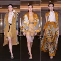 Koleksi Terbaru Iwan Tirta terinspirasi Keindahan Flora dan Fauna Indonesia. [Daniel Kampua/Fimela]
