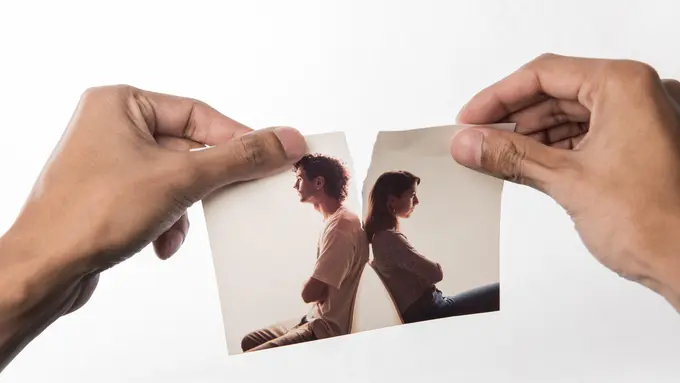 Setelah putus cinta, perasaan hampa sering kali muncul.