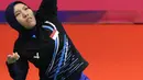 Pebulutangkis Jabar, Wanning Rahayu saat laga melawan Alisa Fitri (Kalsel) pada Indonesia Para Games Invitational Tournament 2018 di Istora Senayan, Jakarta, Rabu (27/6). (Liputan6.com/Helmi Fithriansyah)