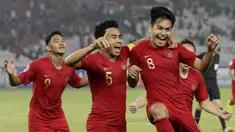 Gelandang Indonesia, Witan Sulaeman, melakukan selebrasi usai membobol gawang Chinese Taipei, pada laga AFC U-19 di SUGBK, Jakarta, Kamis (18/10/2018). Indonesia menang 3-1 atas Chinese Taipei. (Bola.com/M Iqbal Ichsan)