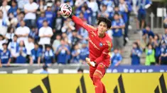 Berstatus sebagai tim yang baru promosi, Machida Zelvia mengejutkan semua pihak di J1 League musim ini. Mereka sukses memuncaki klasemen sementara J1 League dengan delapan laga tersisa. Keberhasilan tersebut tak lepas dari penampilan solid kiper mereka, Kosei Tani. (Dok. J League)