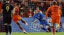 Memphis Depay memborong dua gol, sementara empat gol sisanya disumbang oleh Virgil van Dijk, Denzel Dumfries, Arnaut Danjuma, dan Donyell Malen. (AFP/Maurice Van Steen)