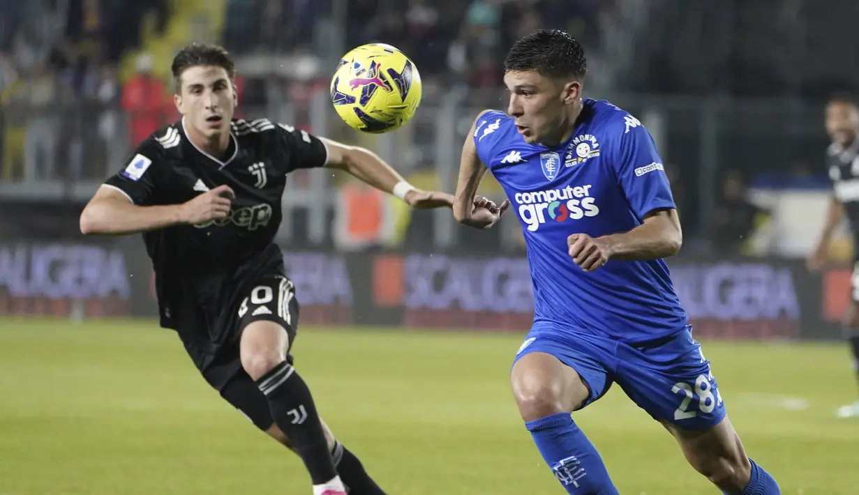 Pada laga itu, Fransesco Caputo berhasil membobol gawang Juventus dua kali. (Marco Bucco/LaPresse via AP)