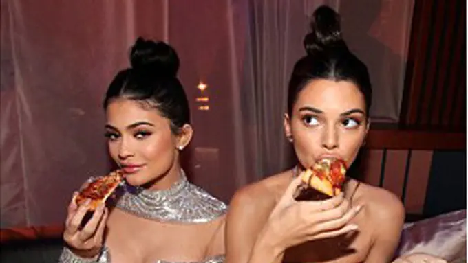 Kylie dan Kendall Jenner terlibat sebuah pertengkaran. (Foto: Dailymail)
