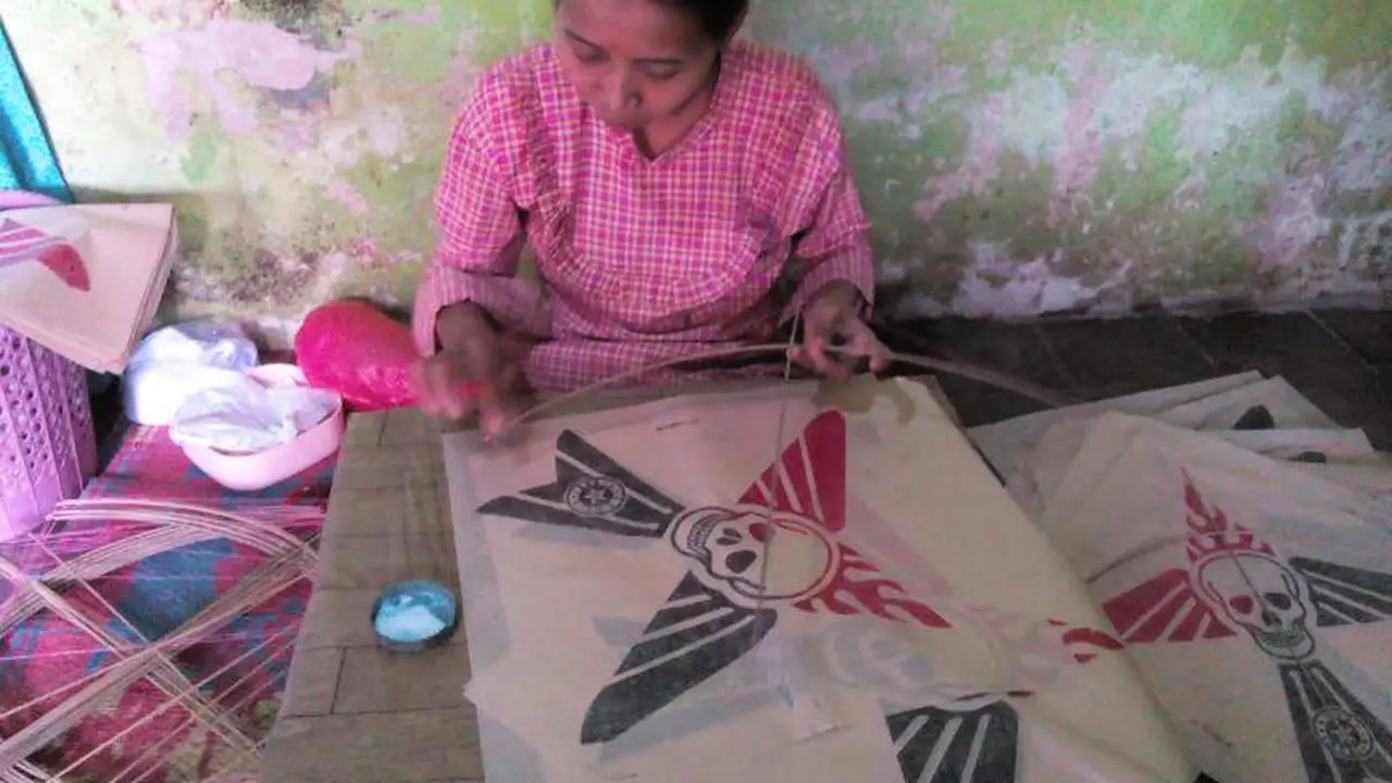 Perajin Layang-Layang di Pasuruan
