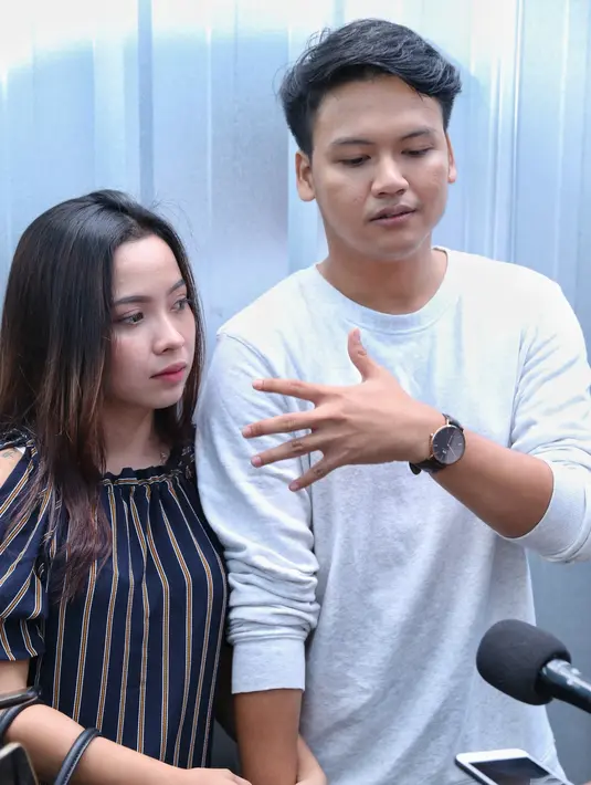 Ilham Smash dan Istri