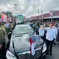 Presiden Jokowi disambut ribuan warga saat mengunjungi Pasar Olilit yang berada di Tanimbar Selatan, Kabupaten Kepulauan Tanimbar. (Biro Pers Sekretaris Presiden)