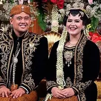 Menurut kamu pernikahan Kahiyang Ayu dan Bobby Nasution itu mewah atau sederhana? Ikuti polling Bintang.com yuk! (Foto: Instagram/iyummakeover)