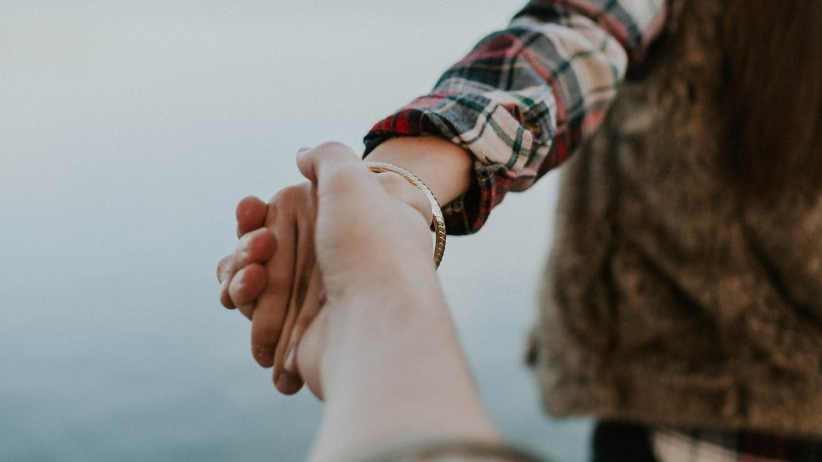 7 Sifat Pria Introvert yang Membuatnya Begitu Menawan