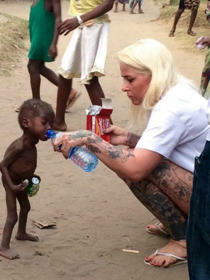 [Bintang] Bocah Afrika Kurus yang Pernah Viral Ini Kini Sudah Sekolah