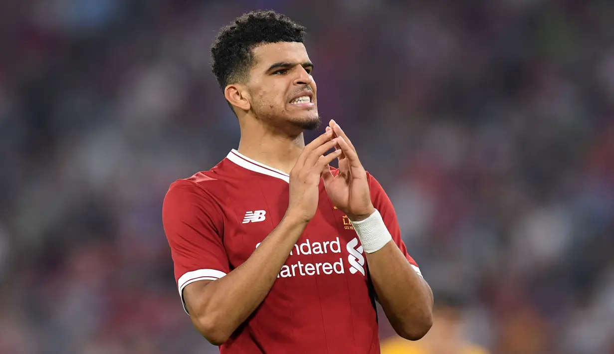 Dominic Solanke yang kini tengah menjalani musim ke-6 bersama Bournemouth tercatat pernah membela Liverpool selama satu setengah musim mulai 2017/2018 hingga tengah musim 2018/2019. Namun keputusannya pindah dari Chelsea menuju Anfield terbilang tidak tepat. Ia akhirnya kalah bersaing dengan trisula lini depan Liverpool yang tengah membara, Mohamed Salah, Roberto Firmino dan Sadio Mane. Pada tengah musim 2018/2019 ia hengkang menuju Bournemouth setelah hanya tampil dalam 27 laga di semua kompetisi dengan torehan 1 gol dan 1 assist. (AFP/Christof Stache)