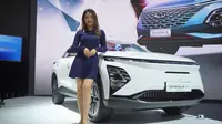 Natasha Wilona mejeng bareng Chery Omoda 5 di GIIAS 2023 (Ist.)