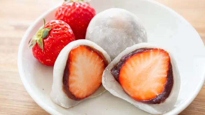 ichigo daifuku mochi strawberry