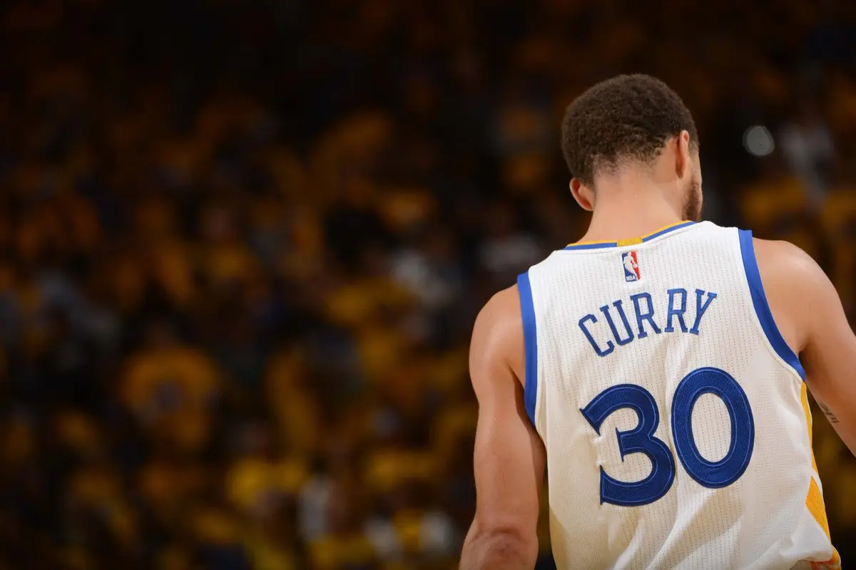Pemain Golden State Warriors Stephen Curry saat melawan San Antonio Spurs (Twitter Golden State Warriors)
