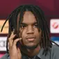 Renato Sanches harus absen dalam laga ujicoba Portugal melawan Gibraltar. (CHRISTOF STACHE / AFP)