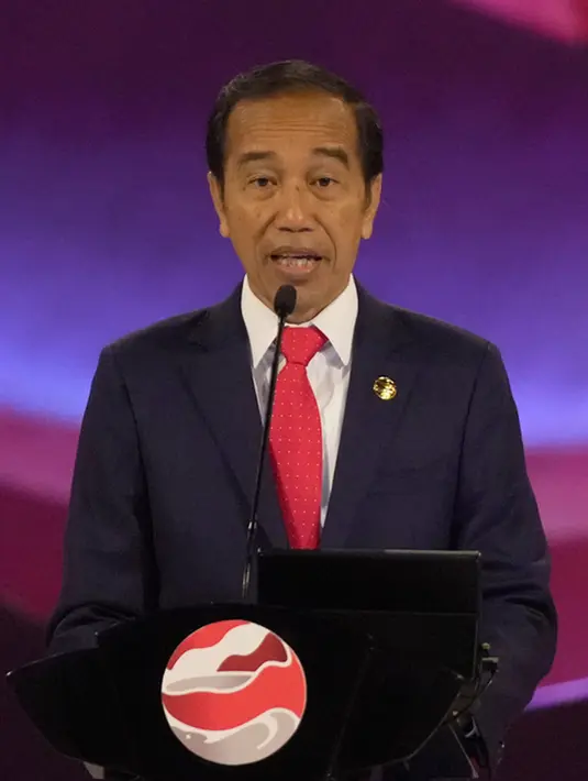 <p>"Yang Mulia, pada momentum yang baik ini sebagai anggota keluarga dan sebagai Ketua ASEAN, saya ingin menegaskan bahwa kesatuan ASEAN sampai dengan saat ini masih terpelihara dengan baik," sambung Jokowi. (AP Photo/Dita Alangkara, Pool)</p>
