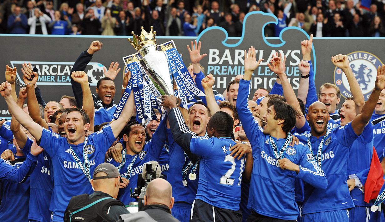 Sejak mendapat kucuran dana segar dari Roman Abramovich Chelsea menjelma menjadi raksasa Liga Inggris. Dengan bermaterikan pemain berlabel bintang The Blues mampu menjuarai Premier League sebanyak lima kali yakni pada 2005, 2006, 2010, 2015, 2017. (AFP/Carl De Souza)