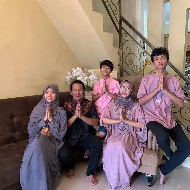 6 Potret Glenca Chysara Bareng Sang Adik, Kompak dan Jarang Tersorot