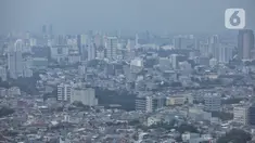 Suasana gedung bertingkat yang diselimuti kabut di Jakarta, Kamis (15/5/2025). (Liputan6.com/Angga Yuniar)