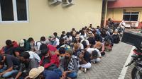 Sebanyak 86 pelajar yang hendak ikut aksi demo 11 April 2022 di Jakarta diamankan Polres Metro Tangerang Kota. (Foto: Pramita Tristiawati/Liputan6)