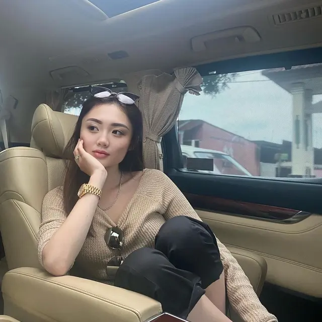 6 Potret Vanessa Khong Tunangan Indra Kenz, Ikut Terseret Kasus Penipuan