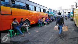 Suasana terminal Depok masih sepi dari pemudik, Jawa Barat, Senin (13/7/2015). Menurut agen bus Terminal Depok, jumlah pemudik saat ini mengalami penurunan dibandingkan tahun 2014. (Liputan6.com/Yoppy Renato)