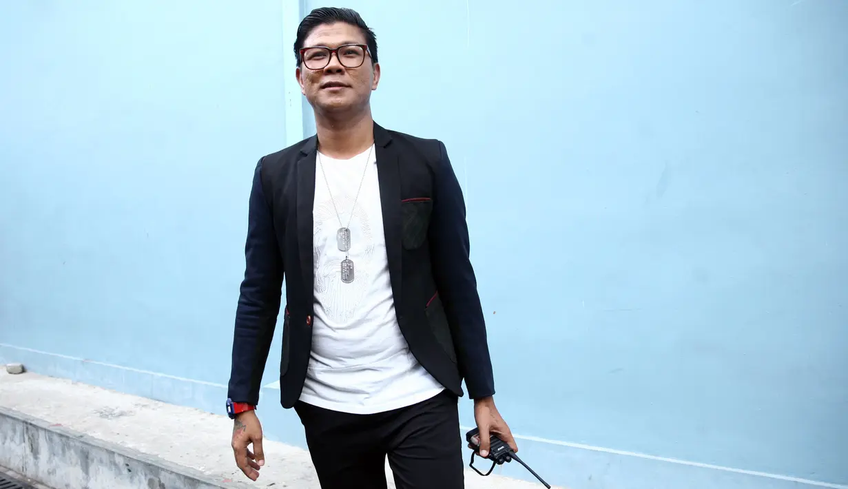 Lantaran trauma, menurutnya sekarang ini ia hanya sekedar berteman sambil mencari wanita yang pas untuk menjadi istrinya. (Nurwahyunan/Bintang.com)