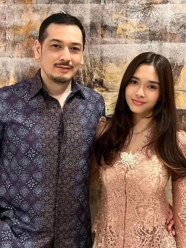 Chanella Leslie Putri Sambung Cut Tari saat wisuda. [@cuttaryofficial]