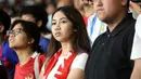 Suporter tampak serius menyaksikan laga Timnas Indonesia vs Argentina pada FIFA Matchday 2023 di Stadion Utama Gelora Bung Karno, Jakarta, Senin (19/6/2023). (Bola.com/Muhammad Iqbal Ichsan)