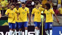 Para pemain Brasil merayakan gol ke gawang Venezuela pada laga Pra-Piala Dunia 2018 di Arena Castelao, Fortaleza, Rabu (14/10/2015) pagi WIB.
