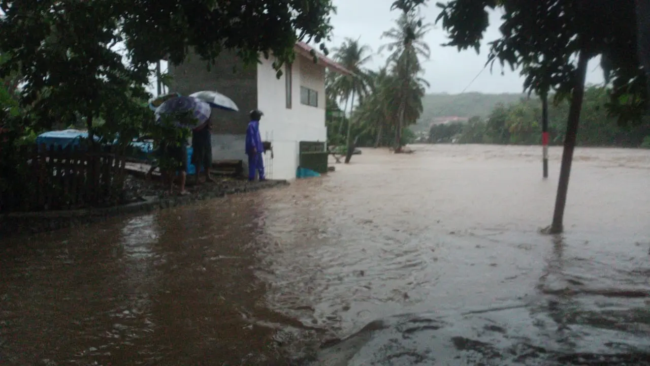Dampak sapuan banjir bandang di pesisi selatan Garut, Jawa Barat, cukup meluas hingga enam kecamatan.