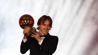 1. Luka Modric – Karier Modric menjadi pesepak bola terbaik dunia tidak lah mulus. Bertempat tinggal di kota Zadar yang saat itu tengah dilanda perang. (AFP/Franck Fife
