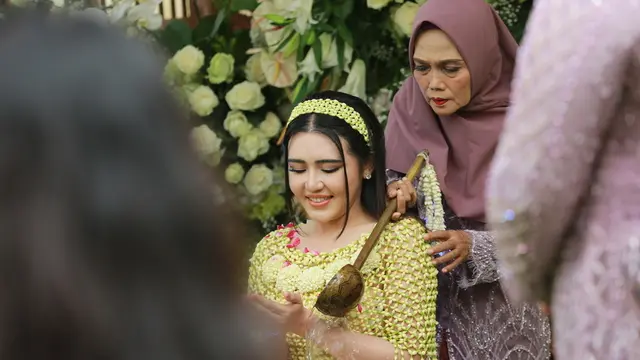 [Fimela] Via Vallen Siraman