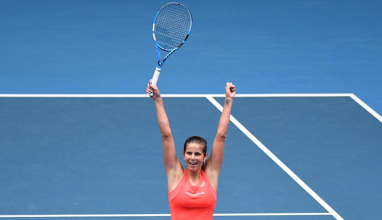 Petenis Jerman, Julia Goerges, merayakan kemenangan atas petenis Kroasia, Petra Martic, pada laga Australia Open di Melbourne, Rabu (22/1). (AFP/William West)
