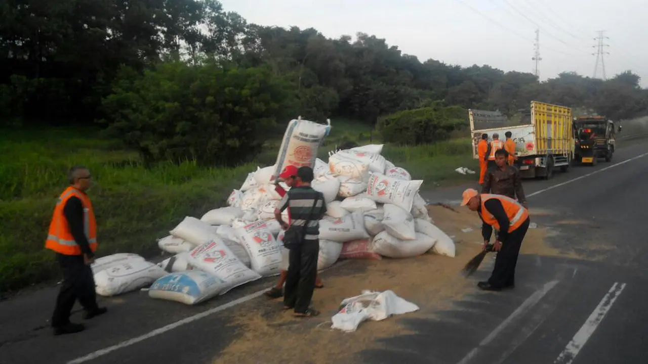 Kecelakaan Truk Warnai Hari Libur Nyepi di Karawang